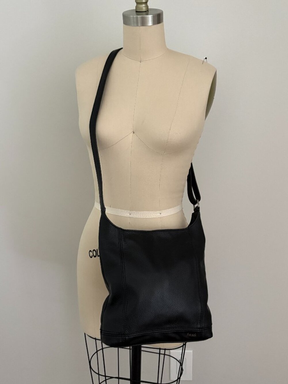 The Sak De Young Crossbody Bag Black Pebbled Leather Indie Sleek Minimalist Chic